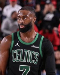 半岛体育-NBA官方罚单：杰伦-布朗出局抨击该调查3名裁判 被罚款5万美元