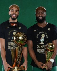 半岛体育app下载-绿军卫冕从烧钱开始！提前续约塔图姆3.15亿？